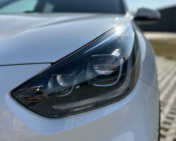 Білий Кіа Niro, об'ємом двигуна 0 л та пробігом 157 тис. км за 16900 $, фото 31 на Automoto.ua