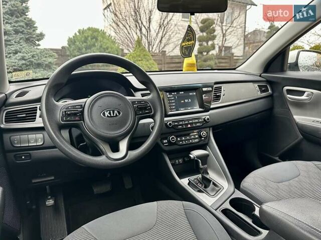 Белый Киа Niro, объемом двигателя 1.6 л и пробегом 213 тыс. км за 16500 $, фото 32 на Automoto.ua
