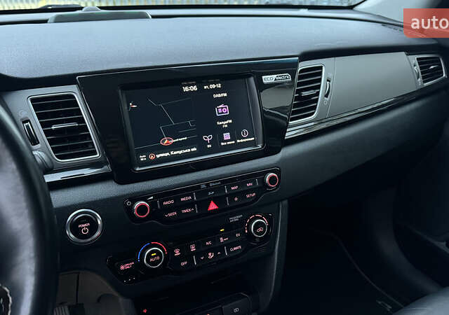 Білий Кіа Niro, об'ємом двигуна 0 л та пробігом 124 тис. км за 16999 $, фото 41 на Automoto.ua