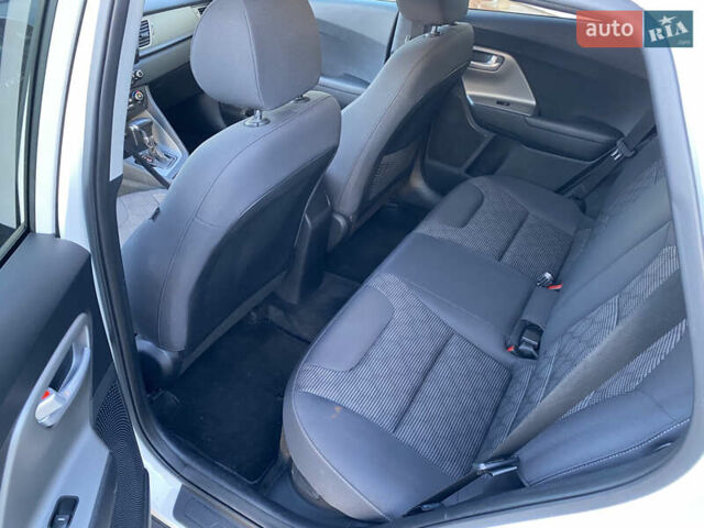 Белый Киа Niro, объемом двигателя 0 л и пробегом 101 тыс. км за 17700 $, фото 13 на Automoto.ua