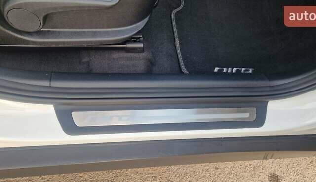Киа Niro 2019 в Дубно на Automoto.ua Белый Киа Niro, объемом двигателя 0 л и пробегом 173 тыс. км за 17400 $, фото 31 на Automoto.ua