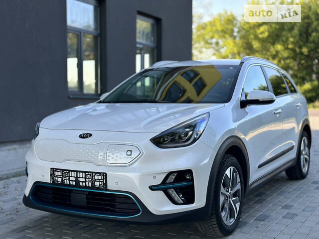 Білий Кіа Niro, об'ємом двигуна 0 л та пробігом 155 тис. км за 19000 $, фото 4 на Automoto.ua