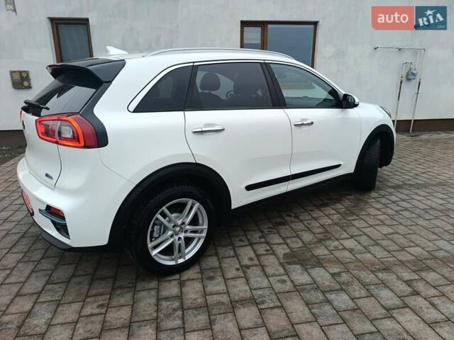 Белый Киа Niro, объемом двигателя 0 л и пробегом 127 тыс. км за 17400 $, фото 4 на Automoto.ua