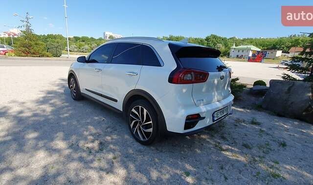 Білий Кіа Niro, об'ємом двигуна 0 л та пробігом 199 тис. км за 20000 $, фото 18 на Automoto.ua