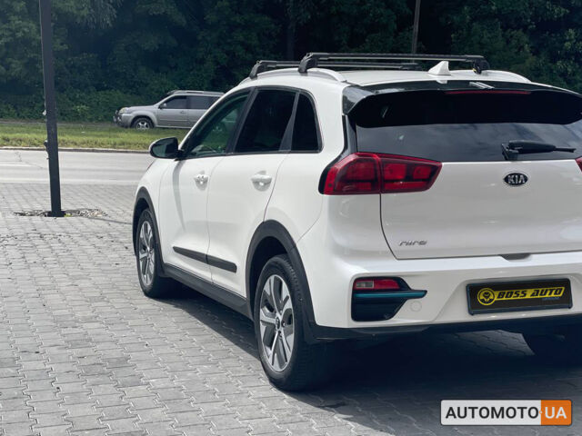 Білий Кіа Niro, об'ємом двигуна 64 л та пробігом 103 тис. км за 20400 $, фото 3 на Automoto.ua