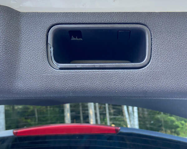 Білий Кіа Niro, об'ємом двигуна 0 л та пробігом 164 тис. км за 13500 $, фото 10 на Automoto.ua