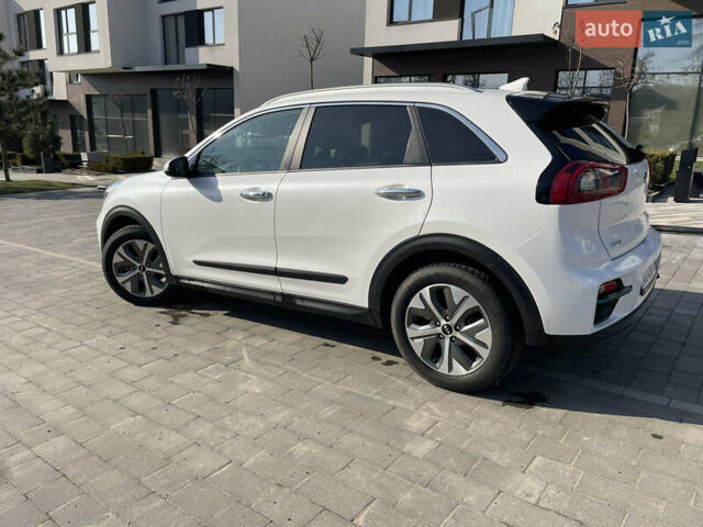Белый Киа Niro, объемом двигателя 0 л и пробегом 143 тыс. км за 16900 $, фото 8 на Automoto.ua