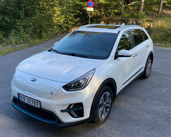 Білий Кіа Niro, об'ємом двигуна 0 л та пробігом 164 тис. км за 13500 $, фото 1 на Automoto.ua