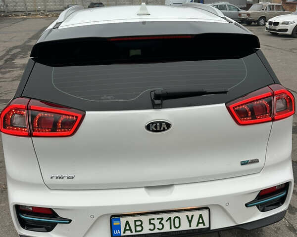 Білий Кіа Niro, об'ємом двигуна 0 л та пробігом 105 тис. км за 17600 $, фото 14 на Automoto.ua