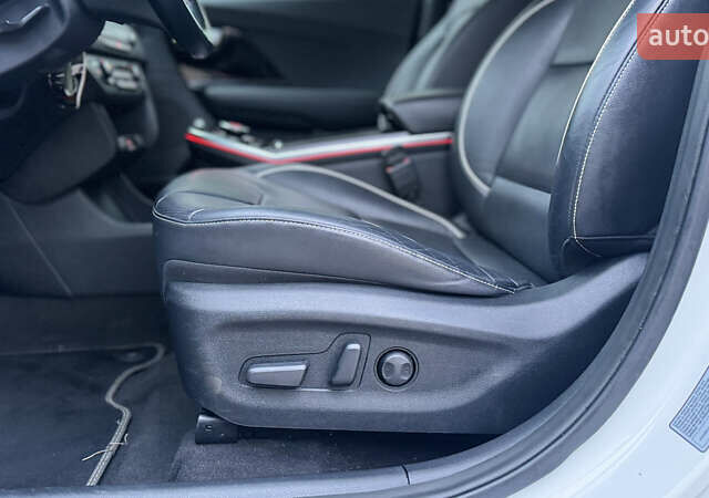 Білий Кіа Niro, об'ємом двигуна 0 л та пробігом 124 тис. км за 16999 $, фото 17 на Automoto.ua