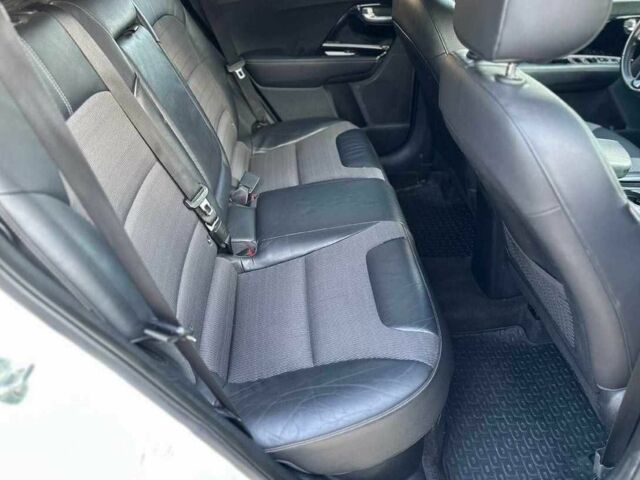 Белый Киа Niro, объемом двигателя 0 л и пробегом 91 тыс. км за 11300 $, фото 11 на Automoto.ua
