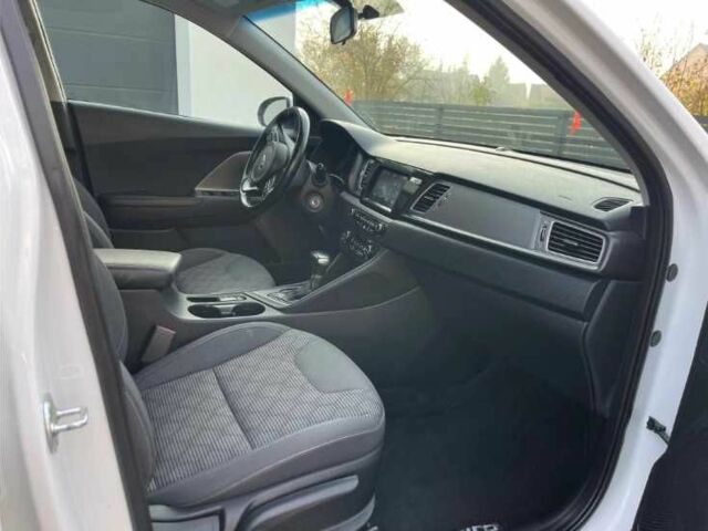 Киа Niro 2019 в Киеве на Automoto.ua Белый Киа Niro, объемом двигателя 1.6 л и пробегом 114 тыс. км за 11400 $, фото 11 на Automoto.ua