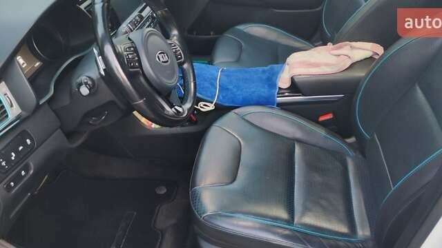 Білий Кіа Niro, об'ємом двигуна 0 л та пробігом 100 тис. км за 21000 $, фото 1 на Automoto.ua