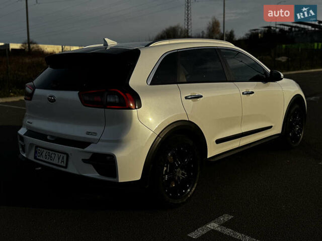 Білий Кіа Niro, об'ємом двигуна 0 л та пробігом 74 тис. км за 18700 $, фото 6 на Automoto.ua