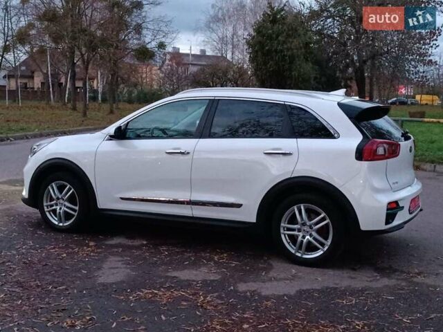 Білий Кіа Niro, об'ємом двигуна 0 л та пробігом 210 тис. км за 17600 $, фото 20 на Automoto.ua