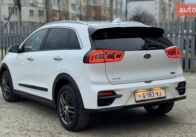 Білий Кіа Niro, об'ємом двигуна 0 л та пробігом 124 тис. км за 16999 $, фото 6 на Automoto.ua