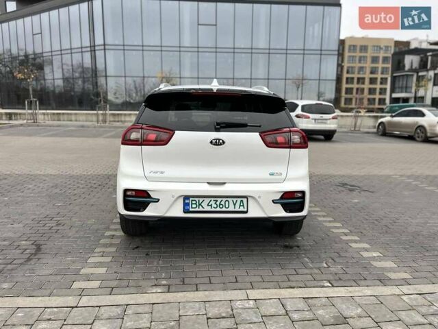 Белый Киа Niro, объемом двигателя 0 л и пробегом 150 тыс. км за 18000 $, фото 6 на Automoto.ua