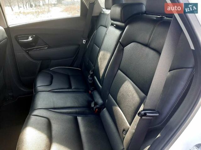 Білий Кіа Niro, об'ємом двигуна 0 л та пробігом 115 тис. км за 17200 $, фото 26 на Automoto.ua