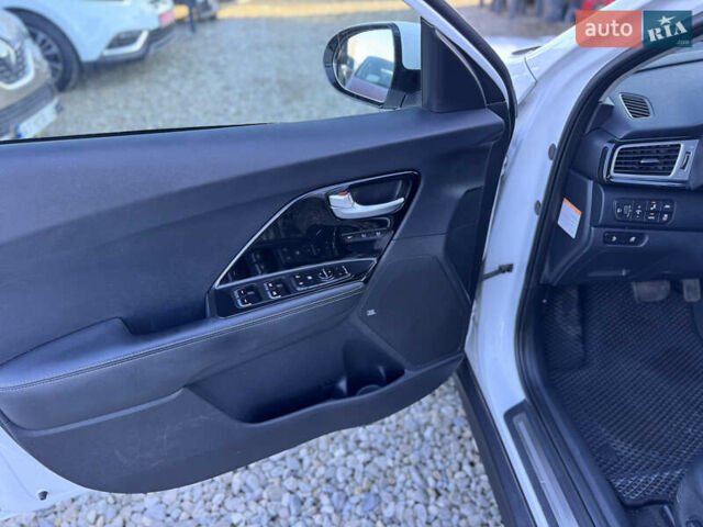 Белый Киа Niro, объемом двигателя 0 л и пробегом 210 тыс. км за 15900 $, фото 29 на Automoto.ua