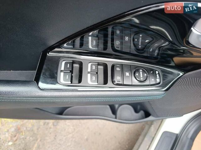 Белый Киа Niro, объемом двигателя 0 л и пробегом 127 тыс. км за 17400 $, фото 8 на Automoto.ua