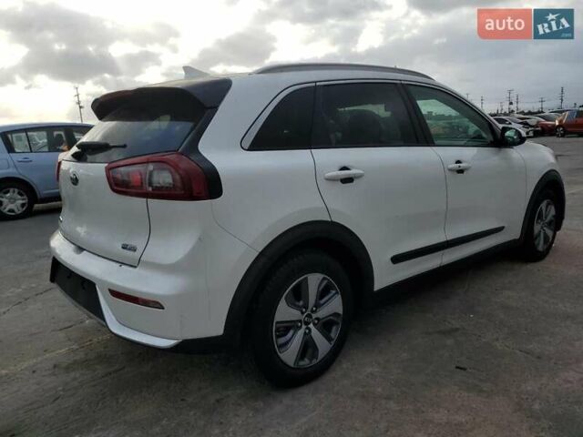 Киа Niro 2019 в Львове на Automoto.ua Белый Киа Niro, объемом двигателя 1.58 л и пробегом 86 тыс. км за 3500 $, фото 2 на Automoto.ua
