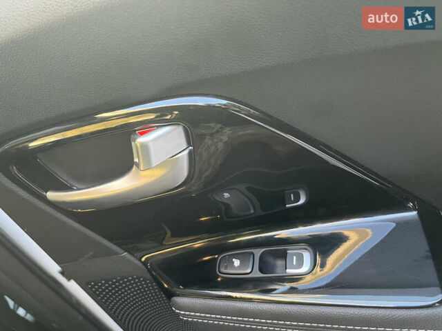 Білий Кіа Niro, об'ємом двигуна 0 л та пробігом 70 тис. км за 18600 $, фото 13 на Automoto.ua
