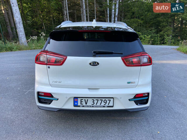 Білий Кіа Niro, об'ємом двигуна 0 л та пробігом 164 тис. км за 13500 $, фото 6 на Automoto.ua