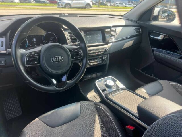 Белый Киа Niro, объемом двигателя 0 л и пробегом 70 тыс. км за 11399 $, фото 11 на Automoto.ua