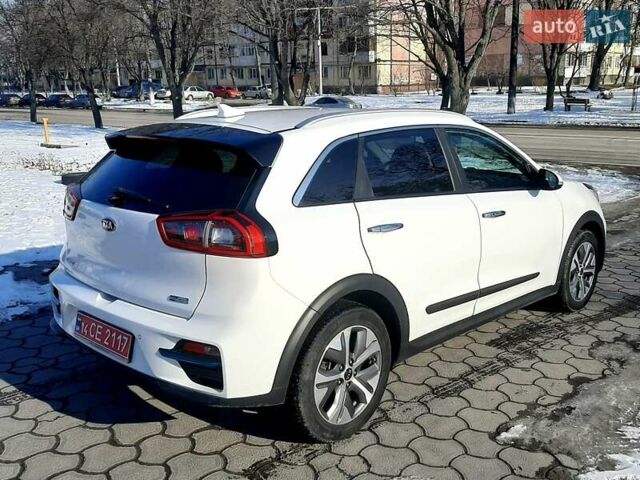 Білий Кіа Niro, об'ємом двигуна 0 л та пробігом 115 тис. км за 17200 $, фото 8 на Automoto.ua