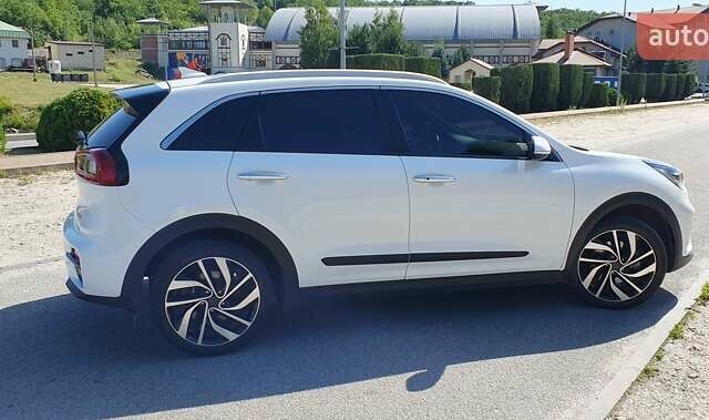 Білий Кіа Niro, об'ємом двигуна 0 л та пробігом 199 тис. км за 20000 $, фото 3 на Automoto.ua