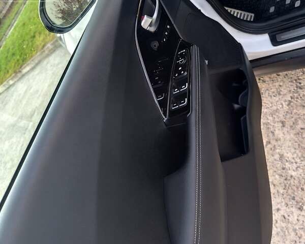 Білий Кіа Niro, об'ємом двигуна 0 л та пробігом 210 тис. км за 17600 $, фото 11 на Automoto.ua
