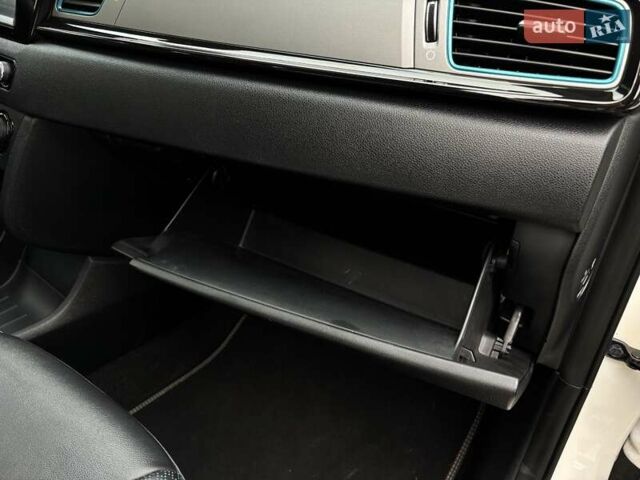 Белый Киа Niro, объемом двигателя 0 л и пробегом 100 тыс. км за 18999 $, фото 57 на Automoto.ua