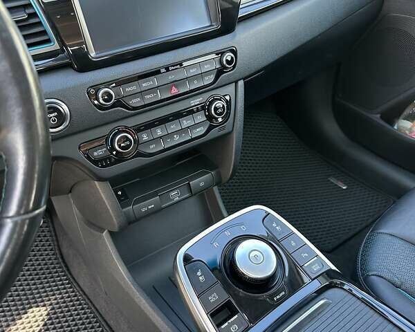 Білий Кіа Niro, об'ємом двигуна 0 л та пробігом 157 тис. км за 16900 $, фото 29 на Automoto.ua
