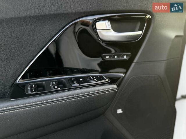 Білий Кіа Niro, об'ємом двигуна 0 л та пробігом 74 тис. км за 18700 $, фото 21 на Automoto.ua