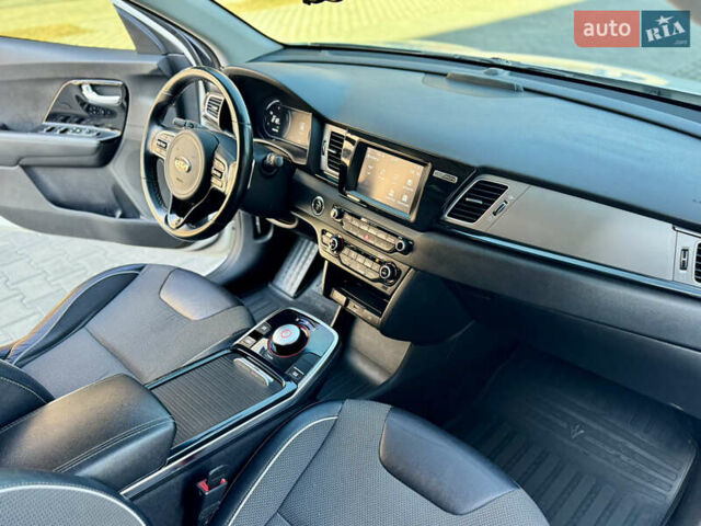 Белый Киа Niro, объемом двигателя 0 л и пробегом 133 тыс. км за 18900 $, фото 52 на Automoto.ua