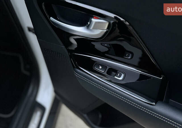 Білий Кіа Niro, об'ємом двигуна 0 л та пробігом 124 тис. км за 16999 $, фото 31 на Automoto.ua