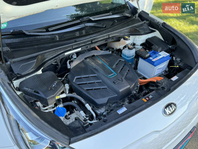 Белый Киа Niro, объемом двигателя 0 л и пробегом 147 тыс. км за 18500 $, фото 14 на Automoto.ua