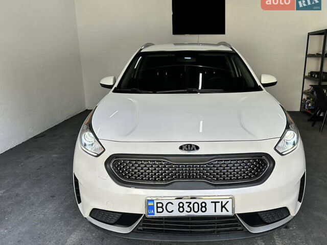 Белый Киа Niro, объемом двигателя 1.58 л и пробегом 103 тыс. км за 16500 $, фото 2 на Automoto.ua
