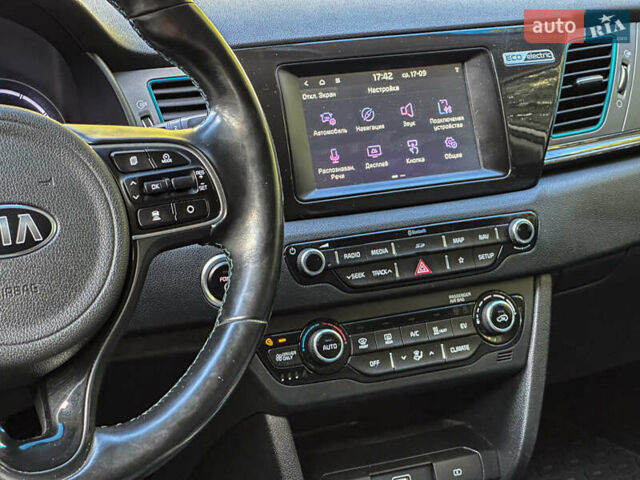 Білий Кіа Niro, об'ємом двигуна 0 л та пробігом 204 тис. км за 17800 $, фото 99 на Automoto.ua