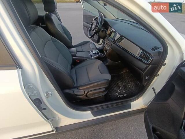 Белый Киа Niro, объемом двигателя 0 л и пробегом 127 тыс. км за 17400 $, фото 20 на Automoto.ua