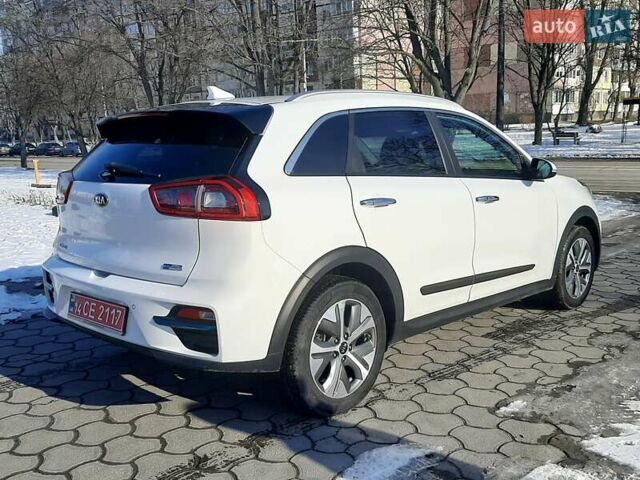 Білий Кіа Niro, об'ємом двигуна 0 л та пробігом 115 тис. км за 17200 $, фото 7 на Automoto.ua