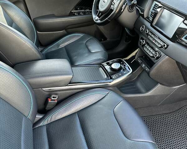 Білий Кіа Niro, об'ємом двигуна 0 л та пробігом 157 тис. км за 16900 $, фото 22 на Automoto.ua