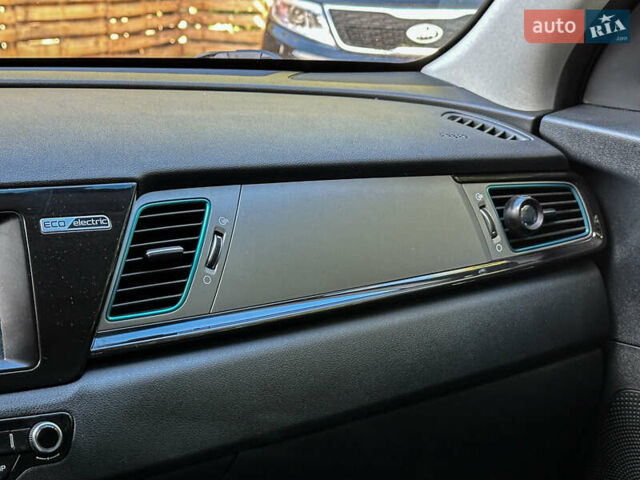Білий Кіа Niro, об'ємом двигуна 0 л та пробігом 204 тис. км за 17800 $, фото 96 на Automoto.ua