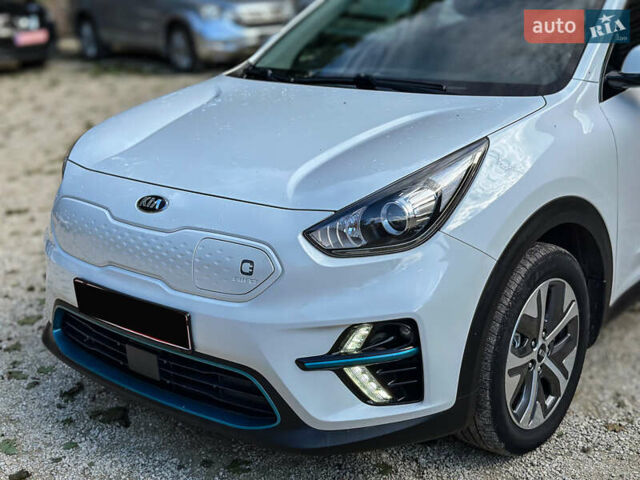 Білий Кіа Niro, об'ємом двигуна 0 л та пробігом 204 тис. км за 17800 $, фото 31 на Automoto.ua
