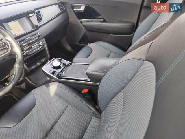 Белый Киа Niro, объемом двигателя 0 л и пробегом 105 тыс. км за 17555 $, фото 41 на Automoto.ua