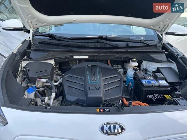 Белый Киа Niro, объемом двигателя 0 л и пробегом 145 тыс. км за 19700 $, фото 22 на Automoto.ua