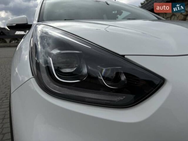 Киа Niro 2019 в Львове на Automoto.ua Белый Киа Niro, объемом двигателя 0 л и пробегом 97 тыс. км за 19000 $, фото 11 на Automoto.ua