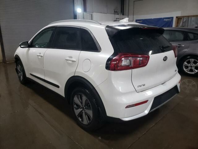 Белый Киа Niro, объемом двигателя 1.6 л и пробегом 159 тыс. км за 11900 $, фото 3 на Automoto.ua
