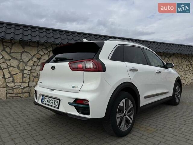 Киа Niro 2019 в Львове на Automoto.ua Белый Киа Niro, объемом двигателя 0 л и пробегом 97 тыс. км за 19000 $, фото 6 на Automoto.ua