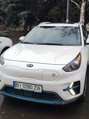 Білий Кіа Niro, об'ємом двигуна 0 л та пробігом 100 тис. км за 21000 $, фото 6 на Automoto.ua